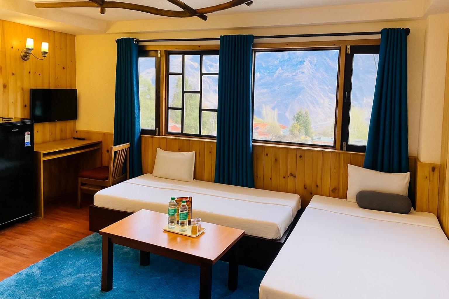 Manu Villa Manali - A Beautiful Cottage Towards Snow Capped Mountain — Photos 1